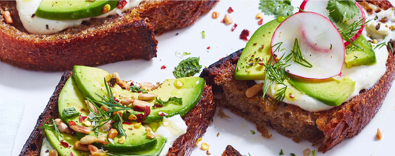 02-complimentswebsite-summer-article-10tips-dips-image2-avocado-d avocado